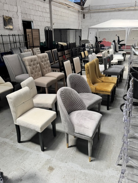 Muebles listos para reventa en tienda