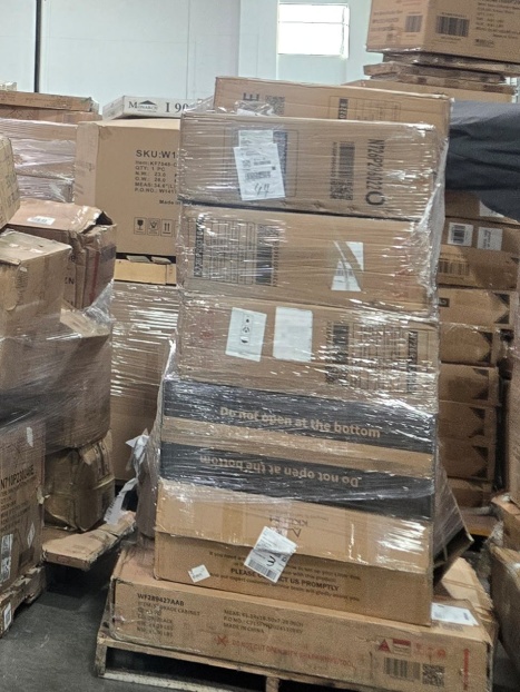 Inventario de muebles en bodega en Los Ángeles