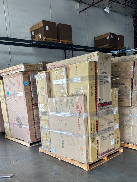 Mercancía de muebles lista para consolidación
